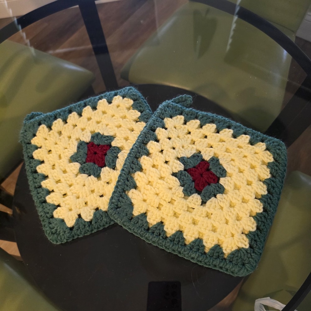 2 Handmade Crochet Pot‎ Holders 8.5" Square Cream w Green Trim Red Flower VTG
